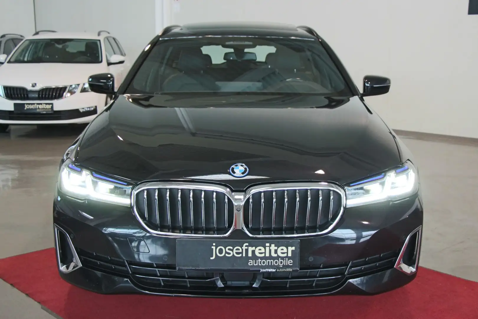 BMW 530 e xDrive Touring Luxury Line Facelift Schwarz - 2