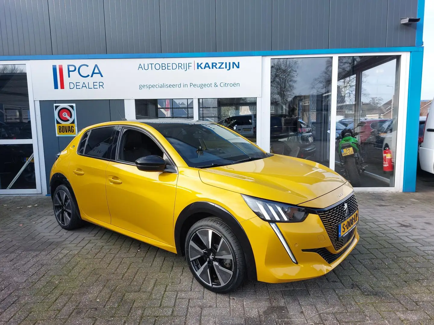 Peugeot e-208 EV GT 50 kWh Žlutá - 2