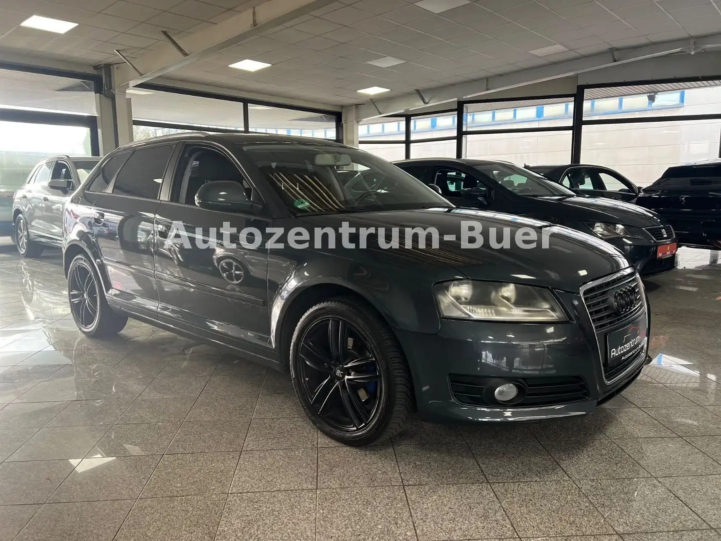 Audi A3 Sportback 1.6 Attraction Grau - 2