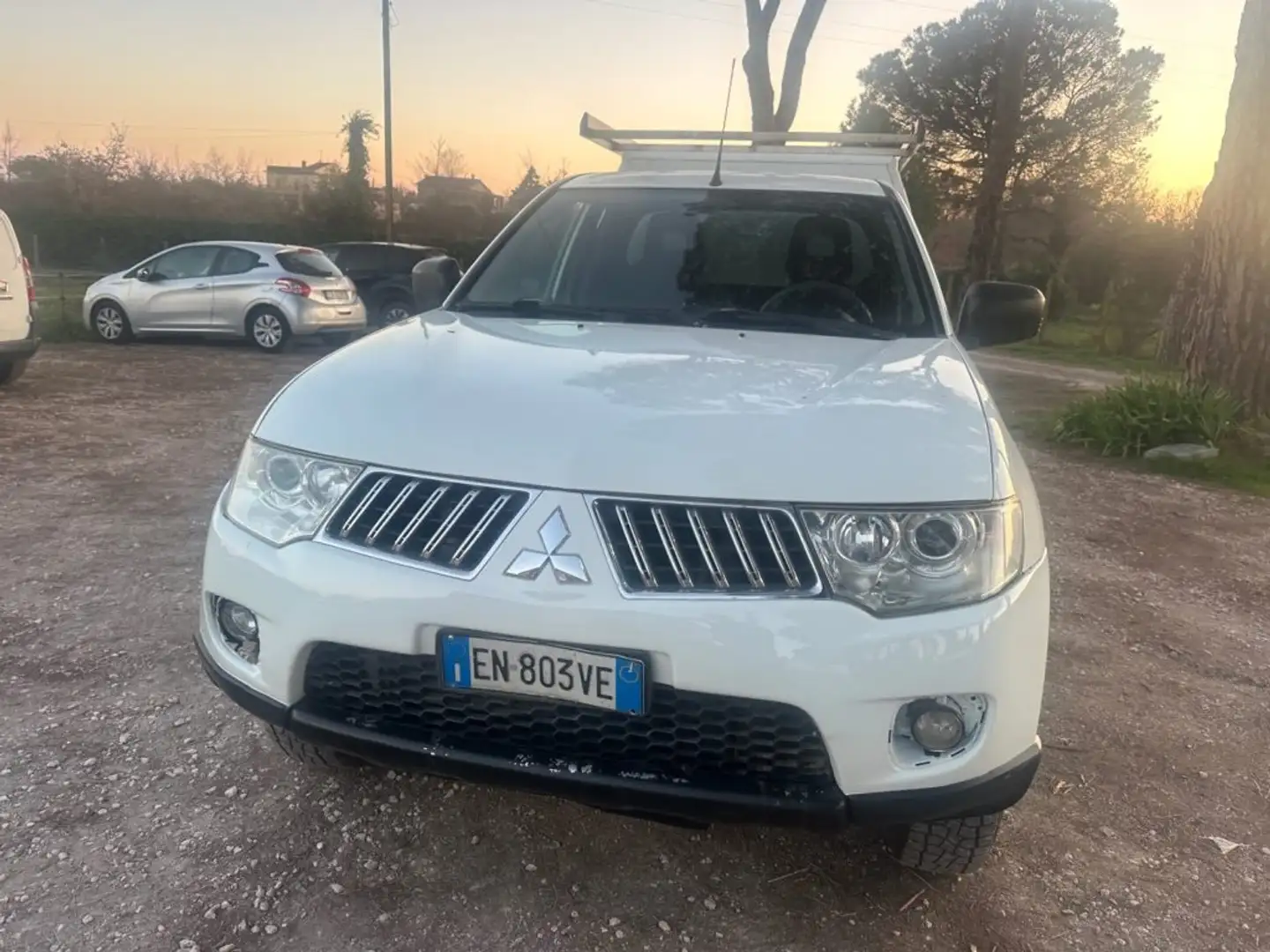 Mitsubishi L200 2.5 DI-D/136CV Club Cab Invite DPF White - 2