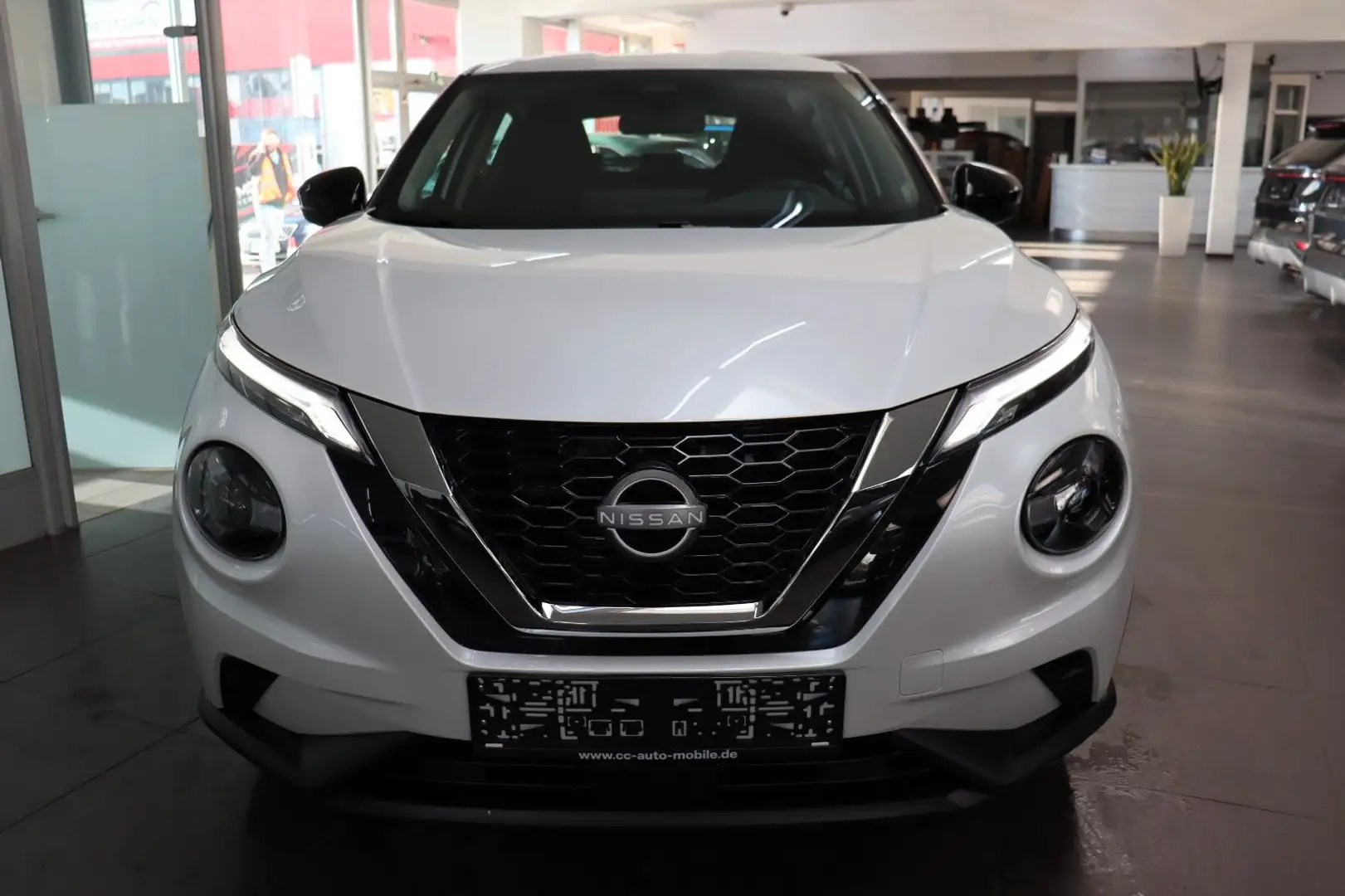 Nissan Juke 1.0 AT MJ2025 Acenta Carpl LED Klimaaut SHZ Weiß - 2