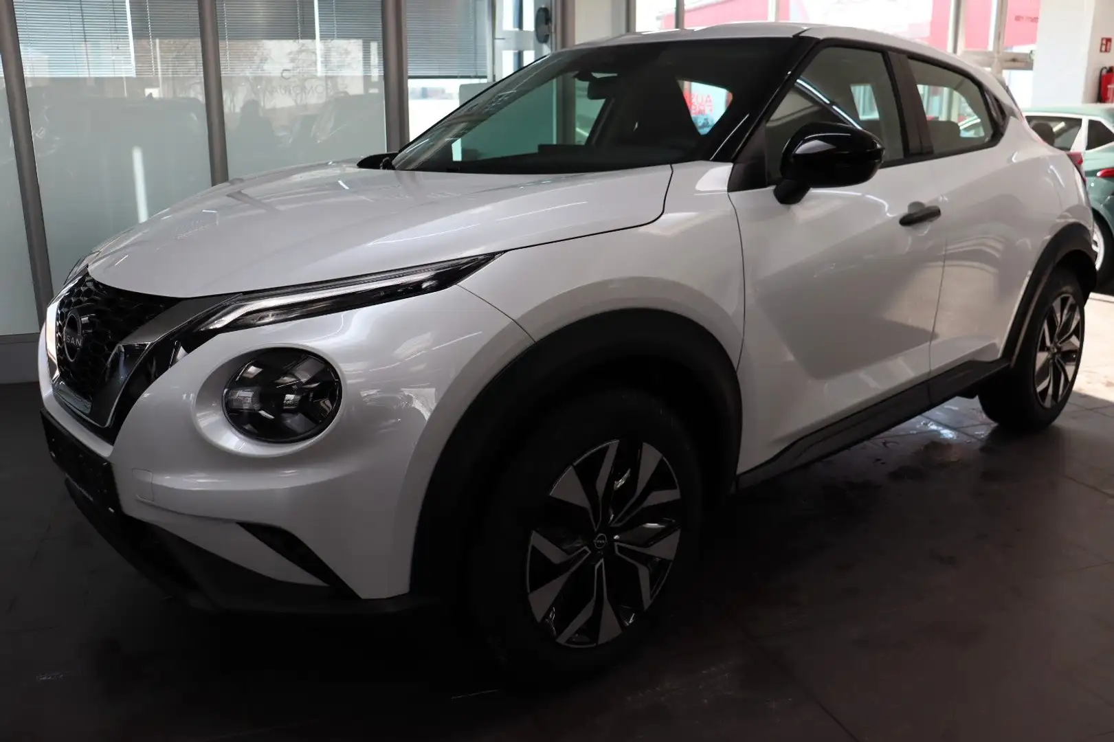 Nissan Juke 1.0 AT MJ2025 Acenta Carpl LED Klimaaut SHZ Weiß - 1