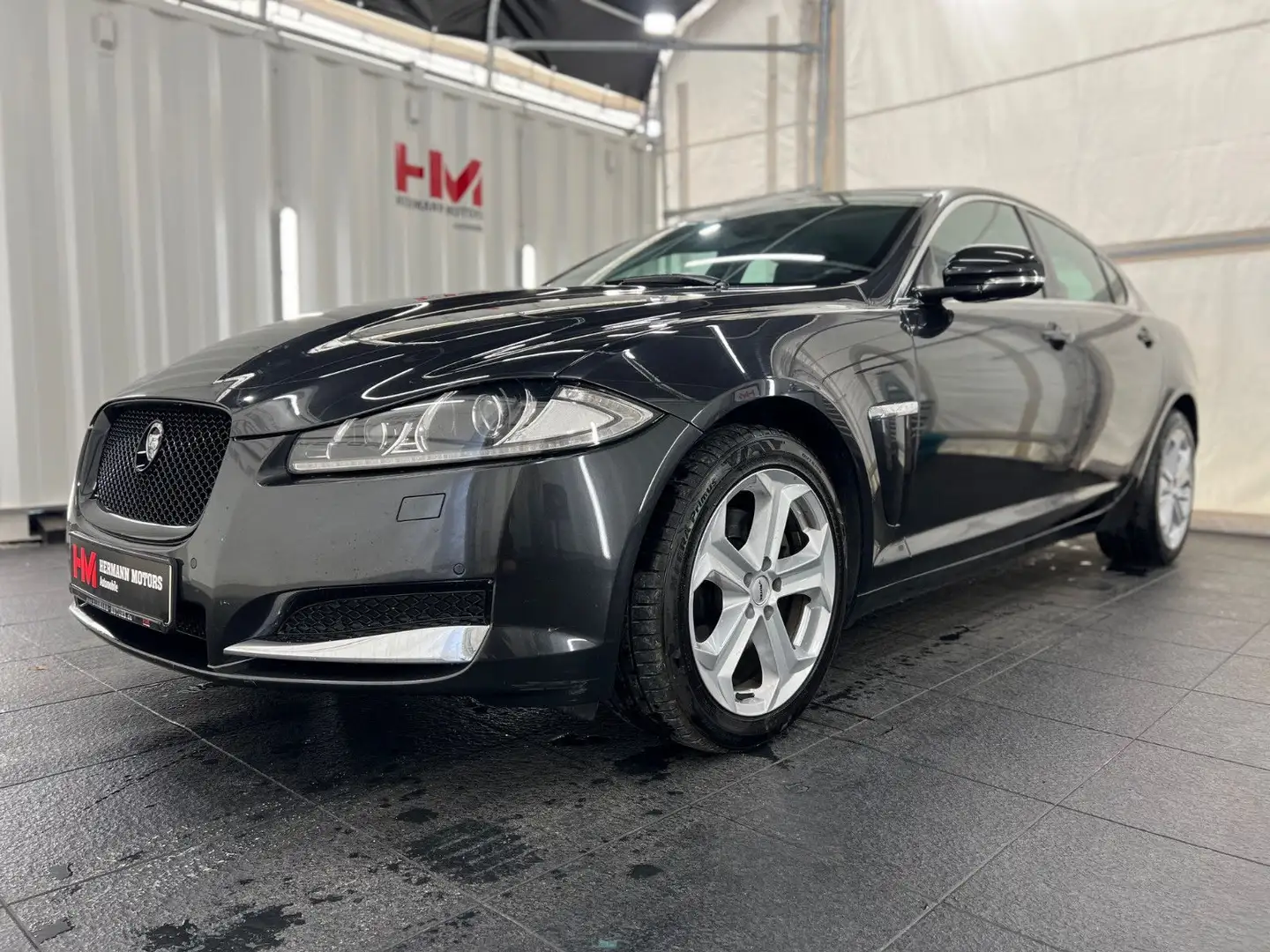 Jaguar XF Limousine 2.2D/ACC/Leder/Bluet./Navi/Einpark. Grau - 1