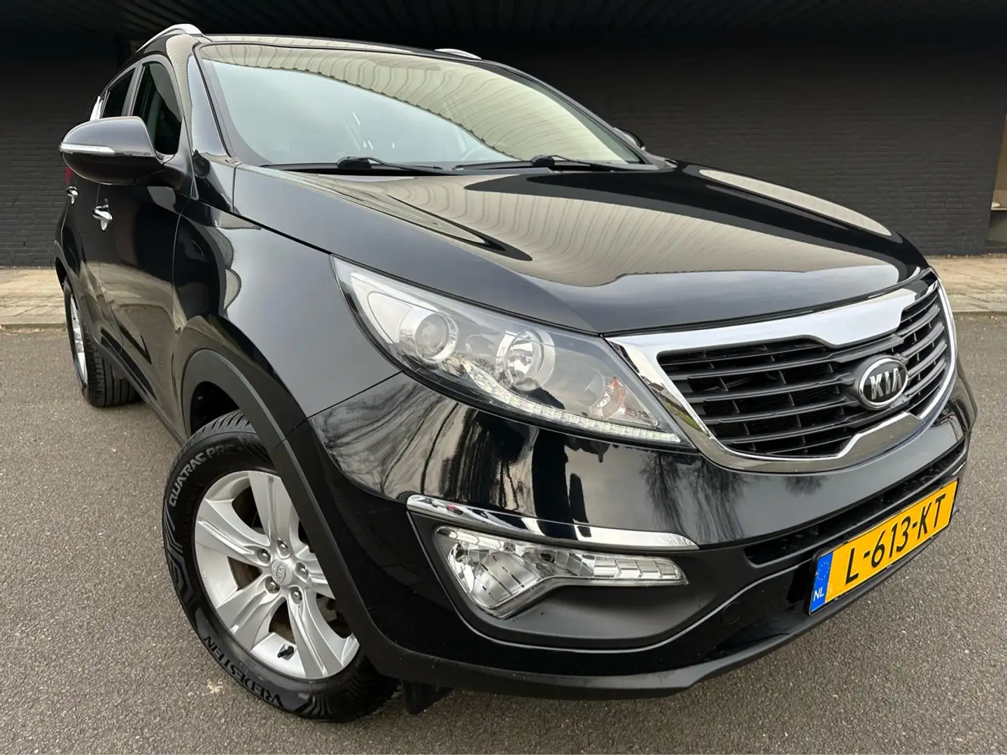 Kia Sportage 1.6 GDI X-tra // Grote beurt + 4 nieuwe banden geh Zwart - 1
