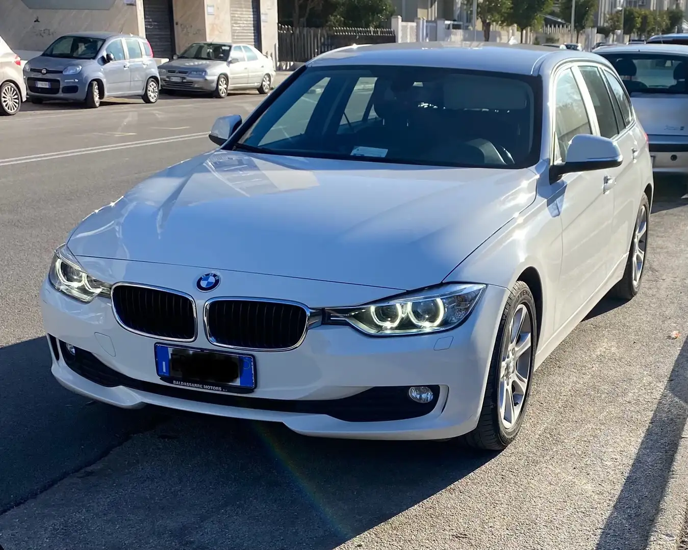 BMW 318 Serie 3 F31 2013 318d Touring Business automatic Blanc - 1