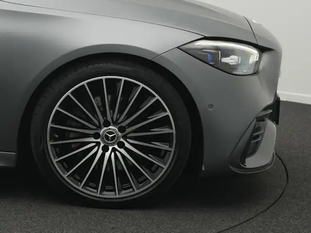 Mercedes-Benz C-Class view 8