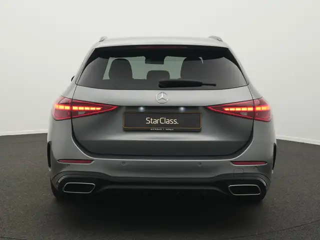 Mercedes-Benz C-Class view 4