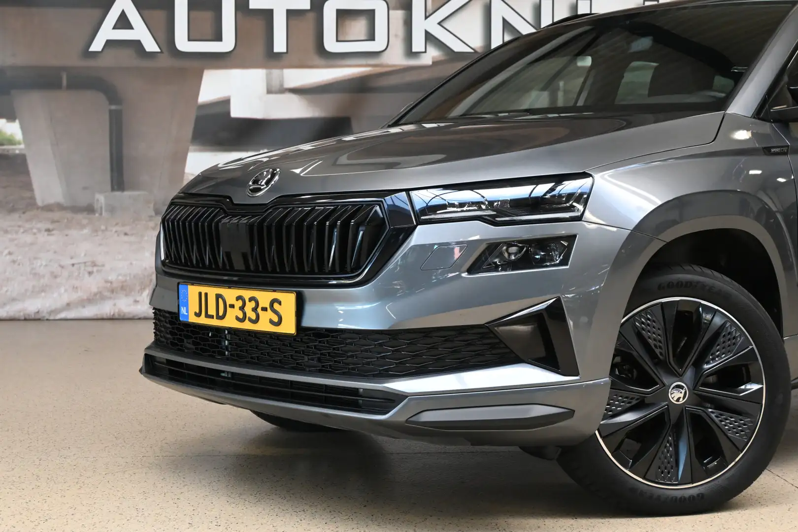 Skoda Karoq 1.5 TSI 150pk Sportline Business | ACC | Matrix LE Grijs - 2