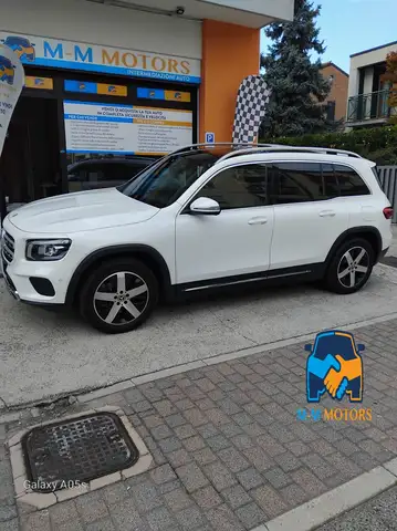 Mercedes-Benz GLB view 4