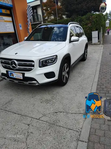 Mercedes-Benz GLB view 3