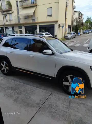 Mercedes-Benz GLB view 12