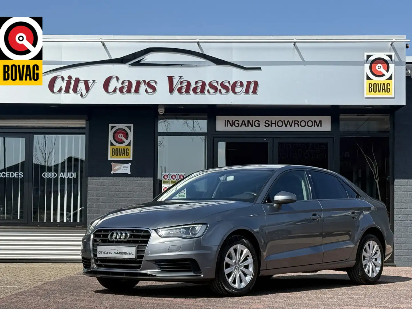 Audi A3 Limousine 1.6 TDI Attraction Pro Line Plus automaa Grijs - 1