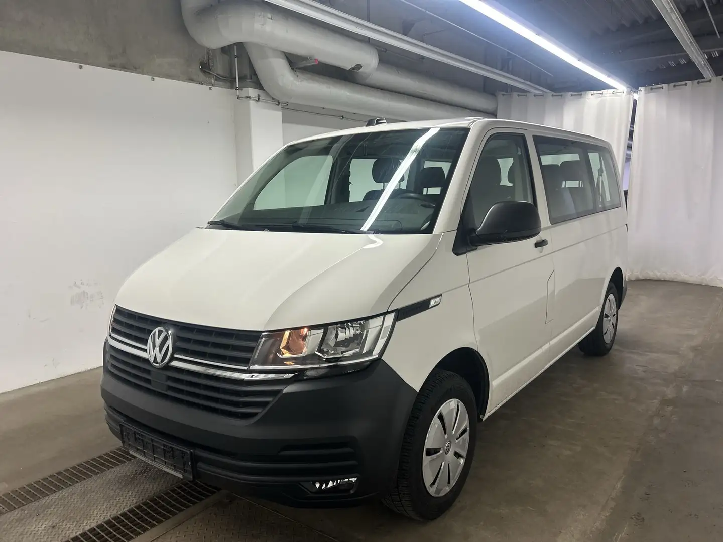 Volkswagen T6.1 Kombi Transporter FWD NAV APPLINK TEMP AC PDC 4SEASON Blanco - 1