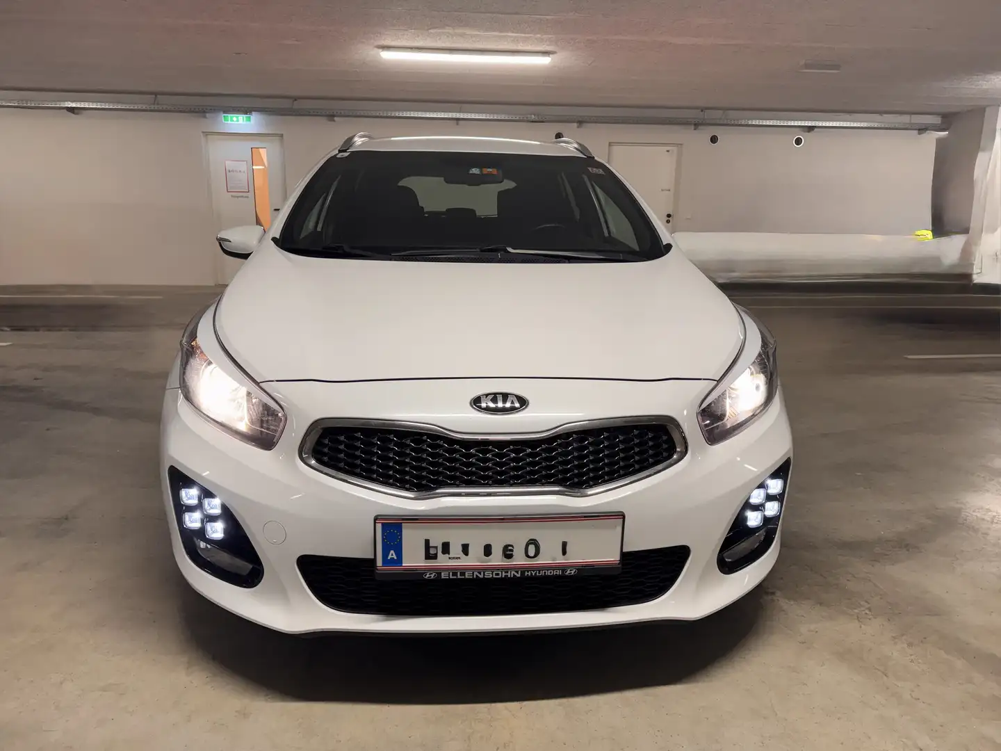 Kia Ceed SW / cee'd SW cee'd SW 1,6 CRDi ISG GT-Line GT-Line Weiß - 2