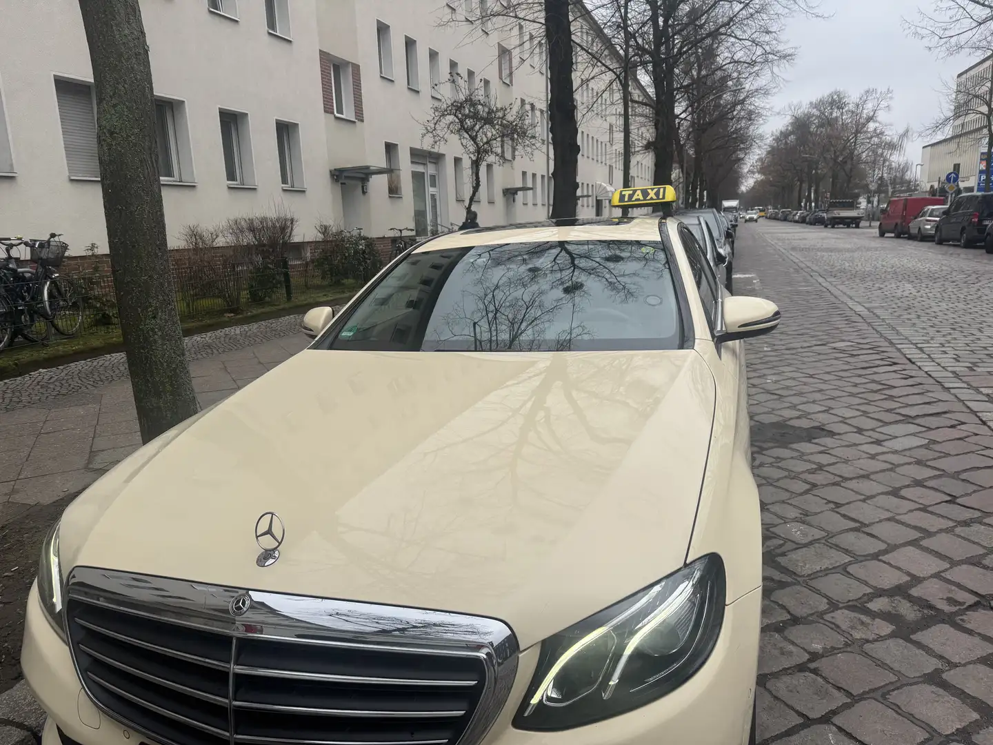 Mercedes-Benz E 220 d 4Matic 9G-TRONIC Beige - 2