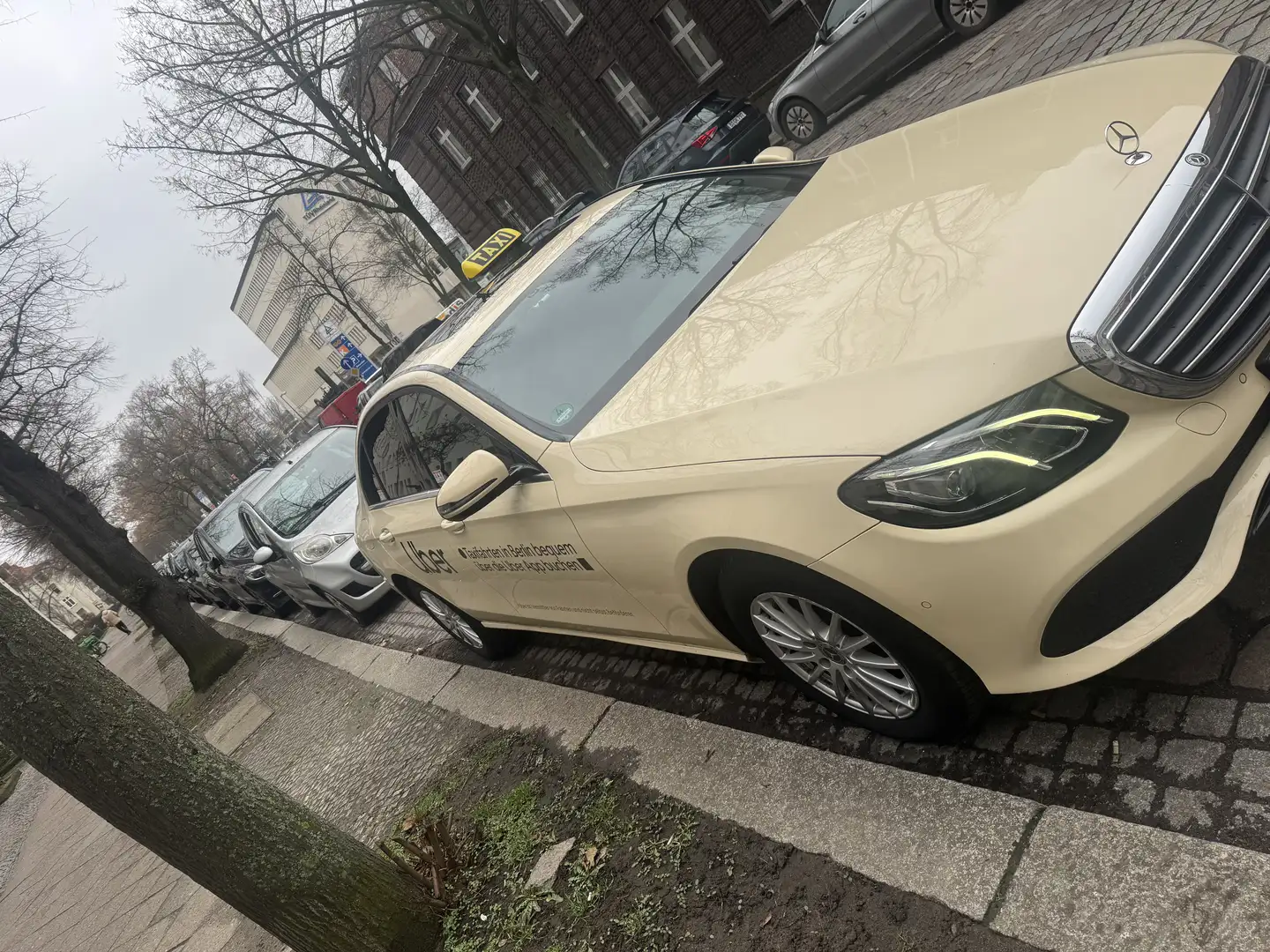 Mercedes-Benz E 220 d 4Matic 9G-TRONIC Beige - 1
