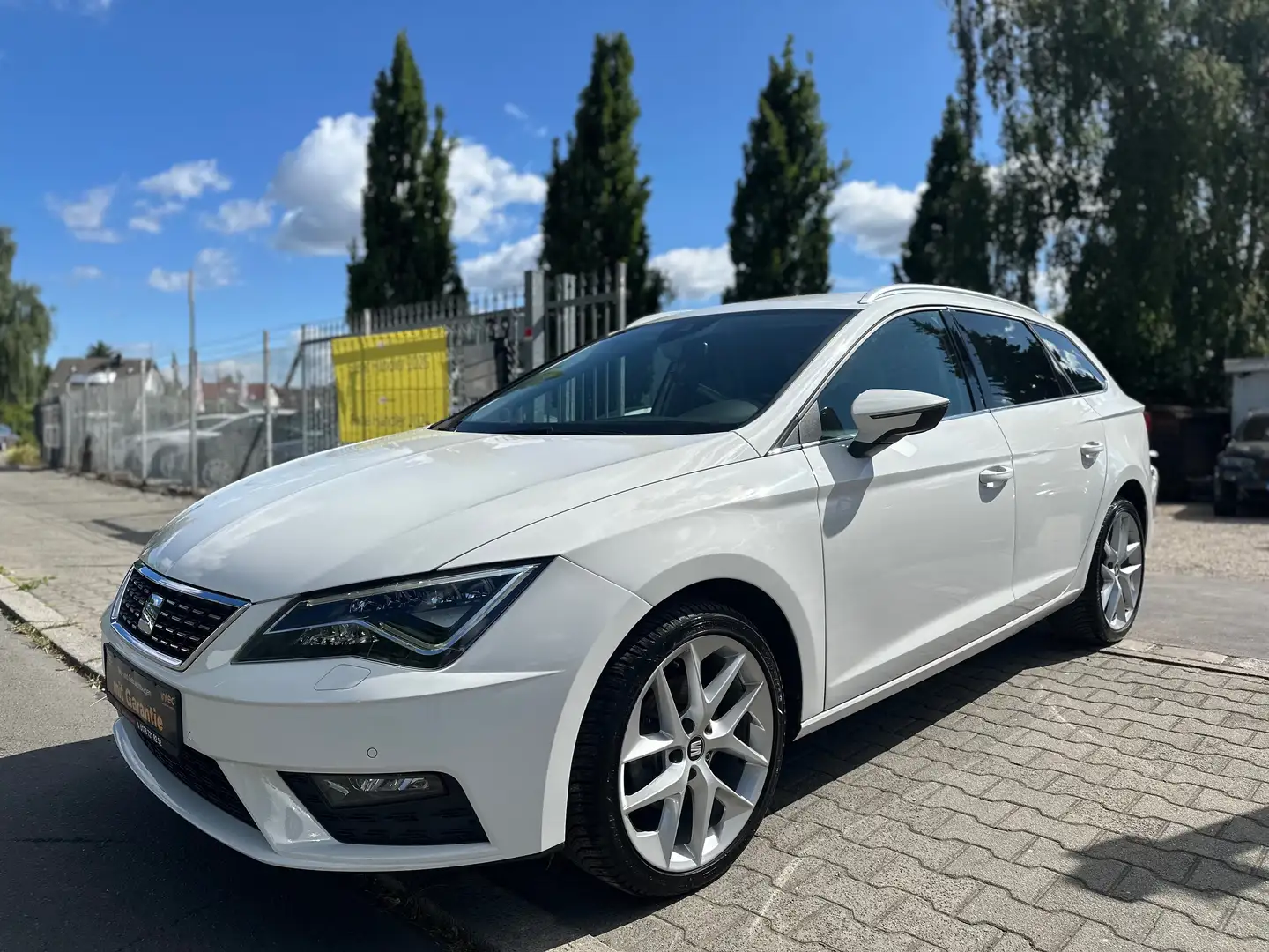 SEAT Leon Xcellence,AUTOMATIK,LED,NAVI,2xPDC,18.ZOLL,STANDH. Weiß - 1