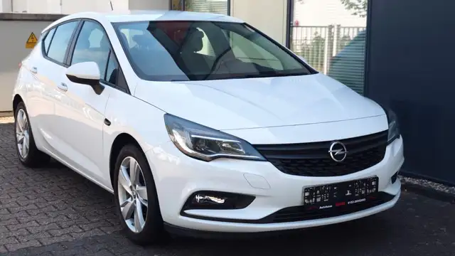Opel Astra view 2