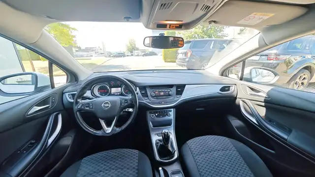 Opel Astra view 11