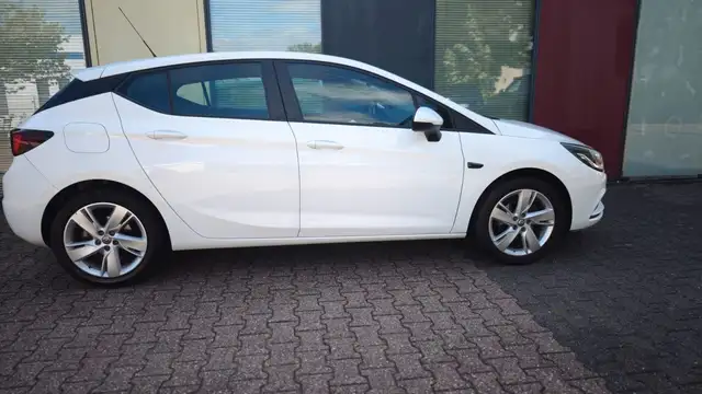 Opel Astra view 7