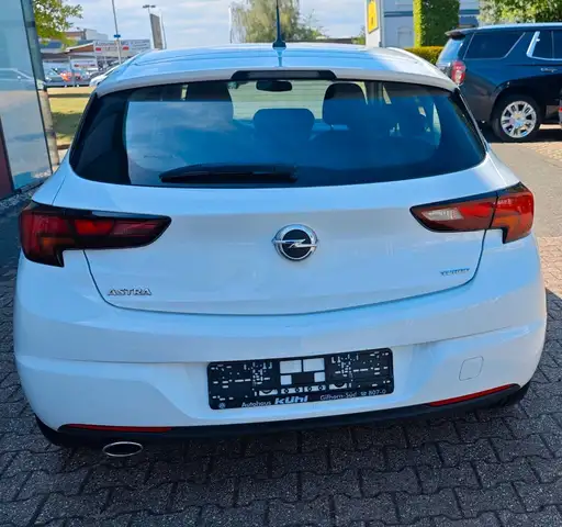 Opel Astra view 5