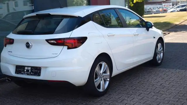 Opel Astra view 9