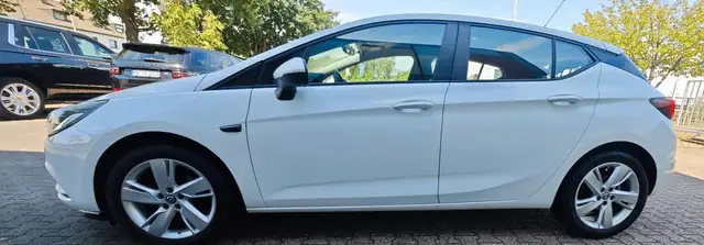 Opel Astra view 8