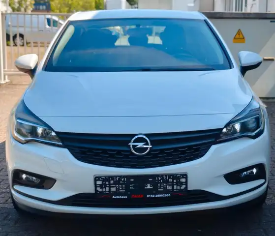 Opel Astra view 3