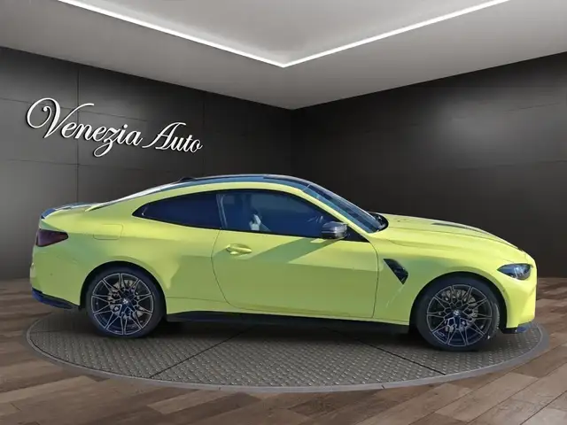 BMW M4 view 8