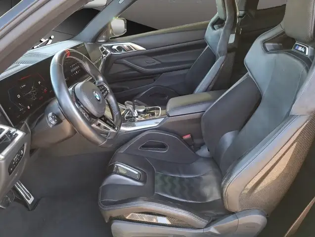 BMW M4 view 4