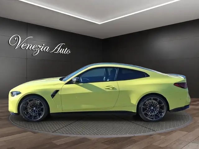 BMW M4 view 2