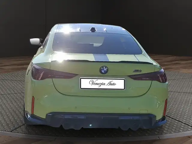 BMW M4 view 3