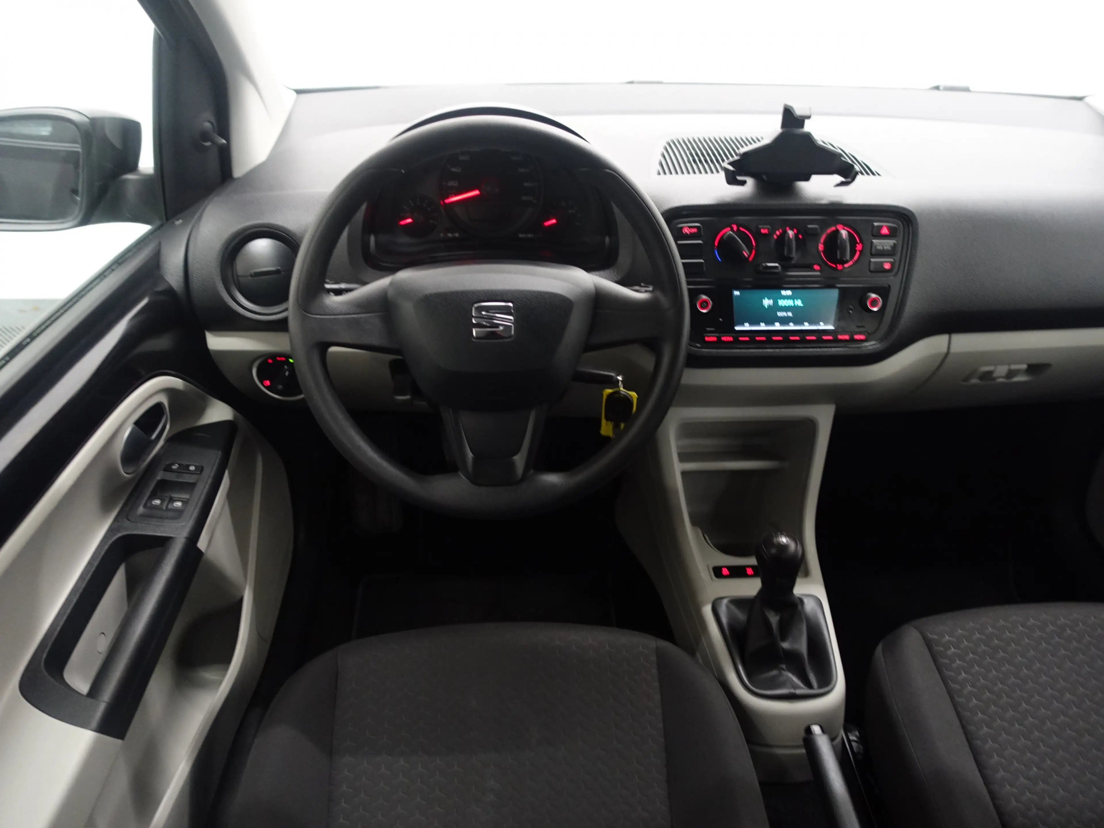 SEAT Mii 1.0 Intense- Park Assist, Bluetooth Audio, Clima, — photo 6