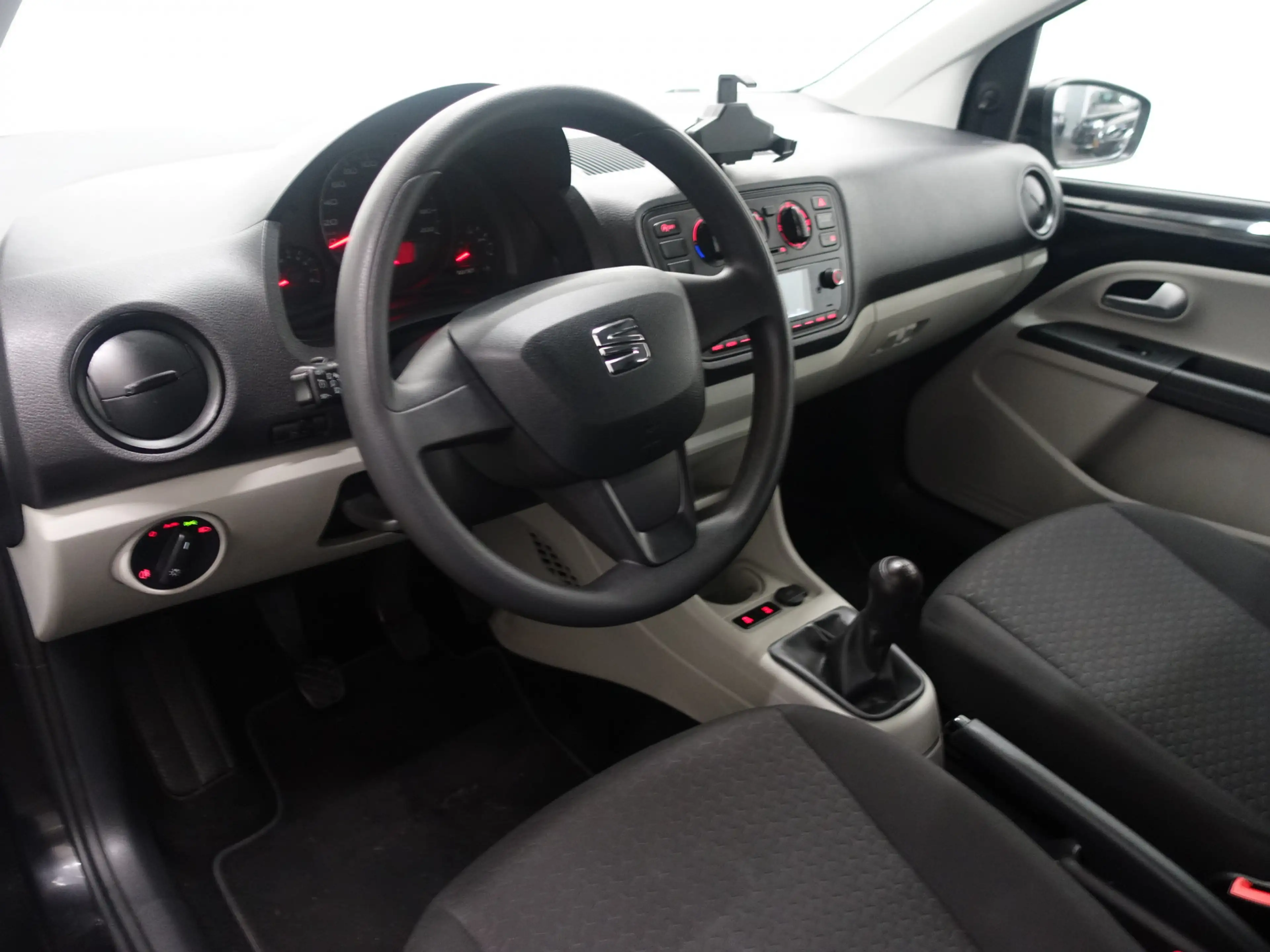 SEAT Mii 1.0 Intense- Park Assist, Bluetooth Audio, Clima, — photo 2