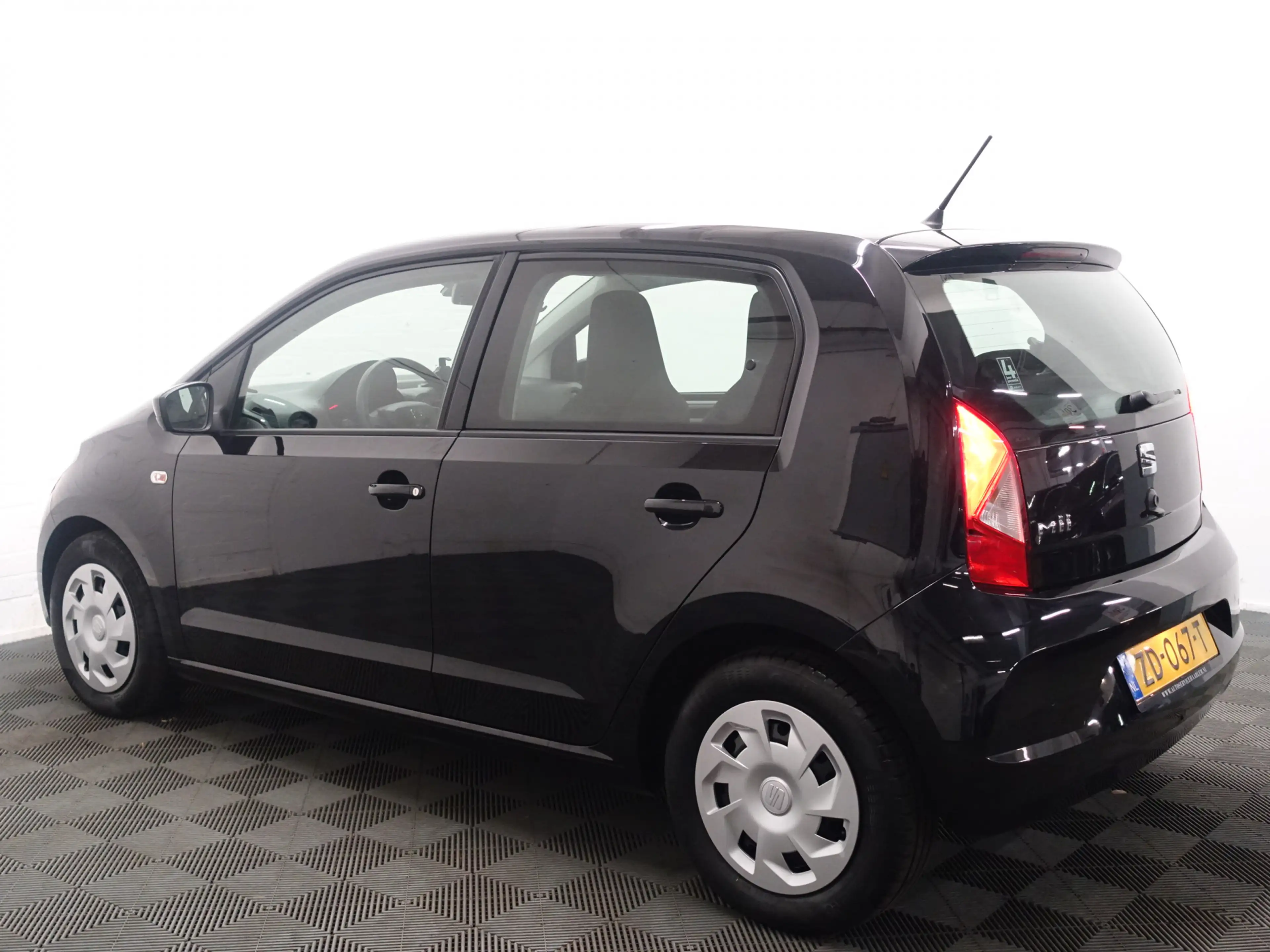 SEAT Mii 1.0 Intense- Park Assist, Bluetooth Audio, Clima, — photo 5
