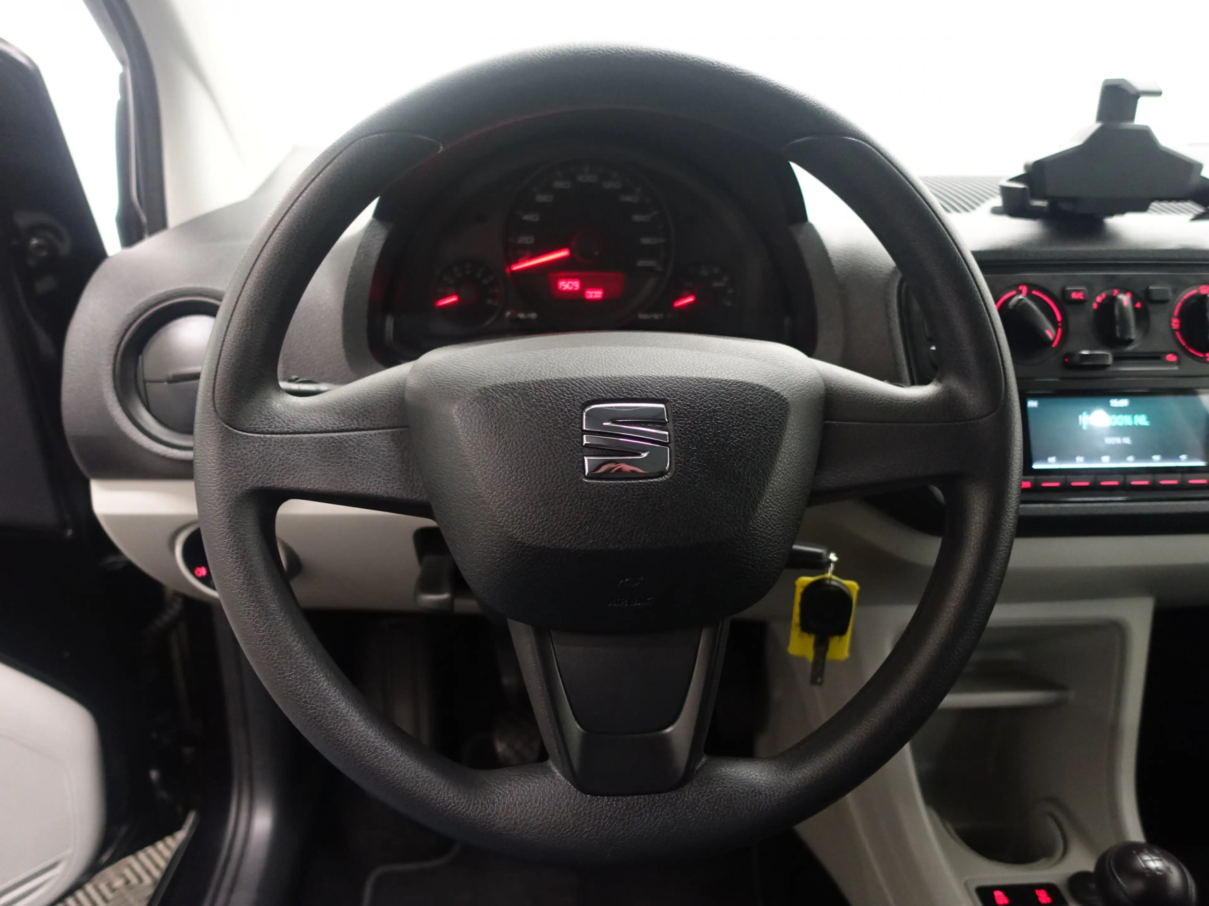 SEAT Mii 1.0 Intense- Park Assist, Bluetooth Audio, Clima, — photo 12