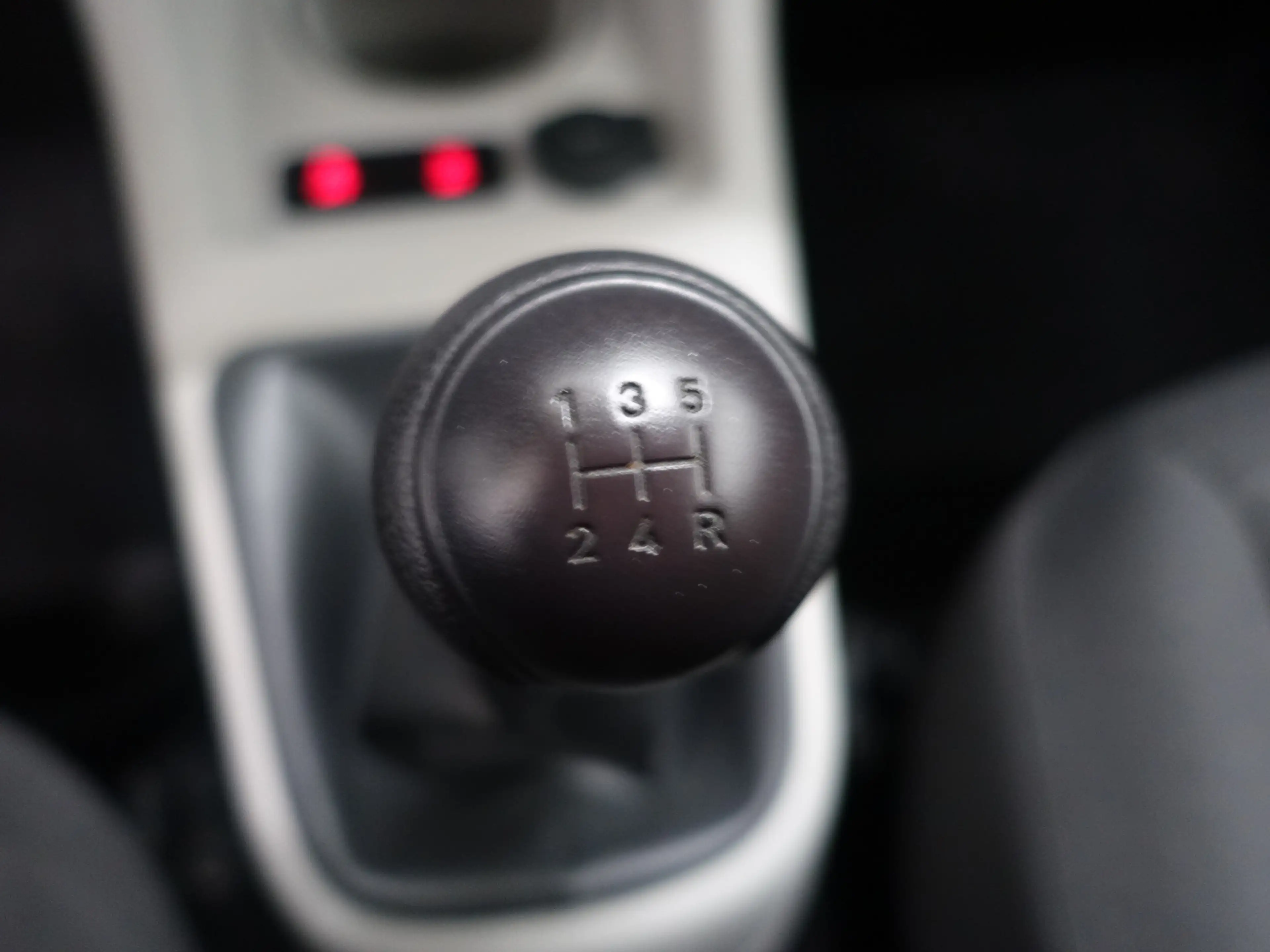 SEAT Mii 1.0 Intense- Park Assist, Bluetooth Audio, Clima, — photo 11