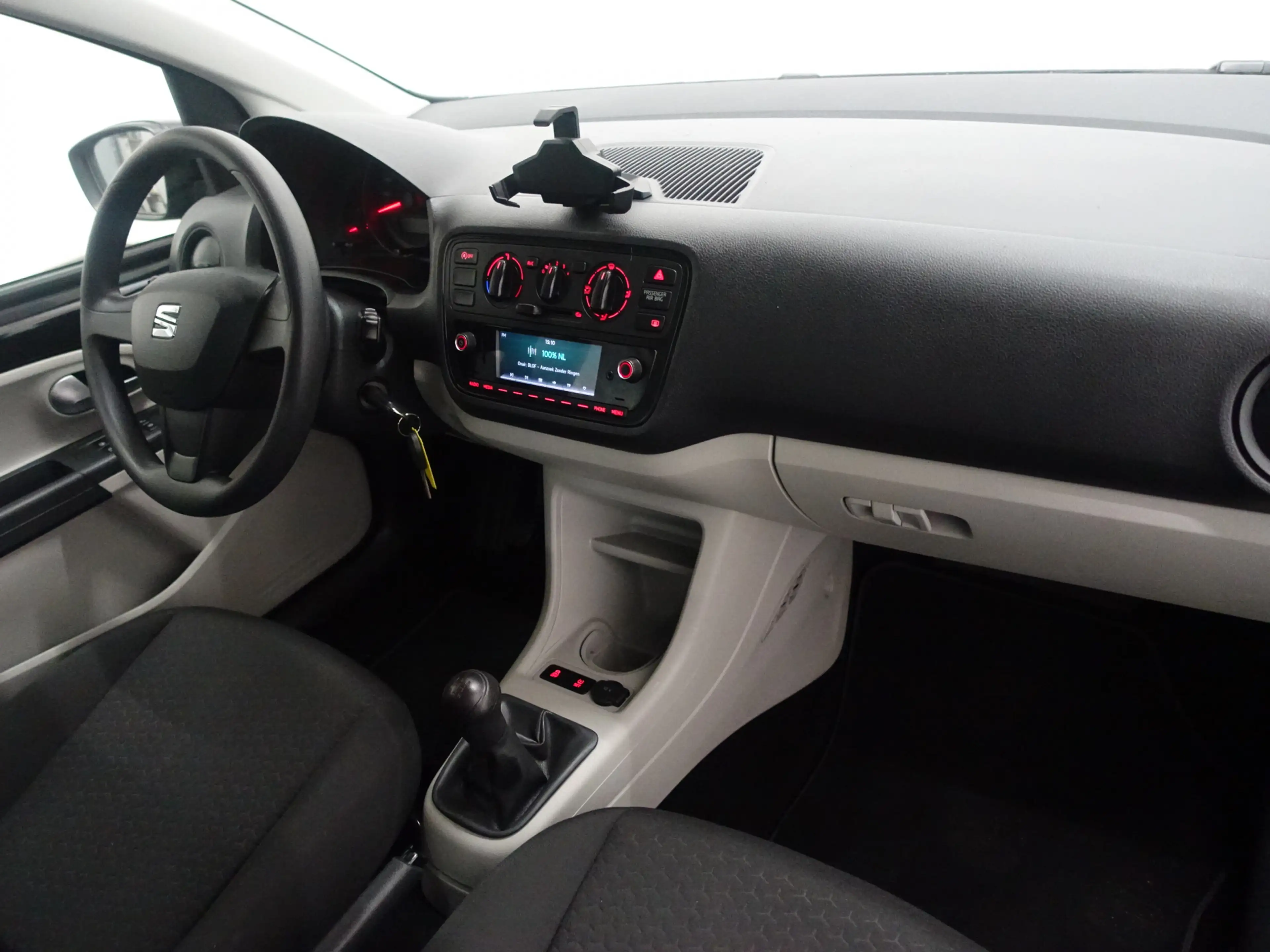 SEAT Mii 1.0 Intense- Park Assist, Bluetooth Audio, Clima, — photo 3