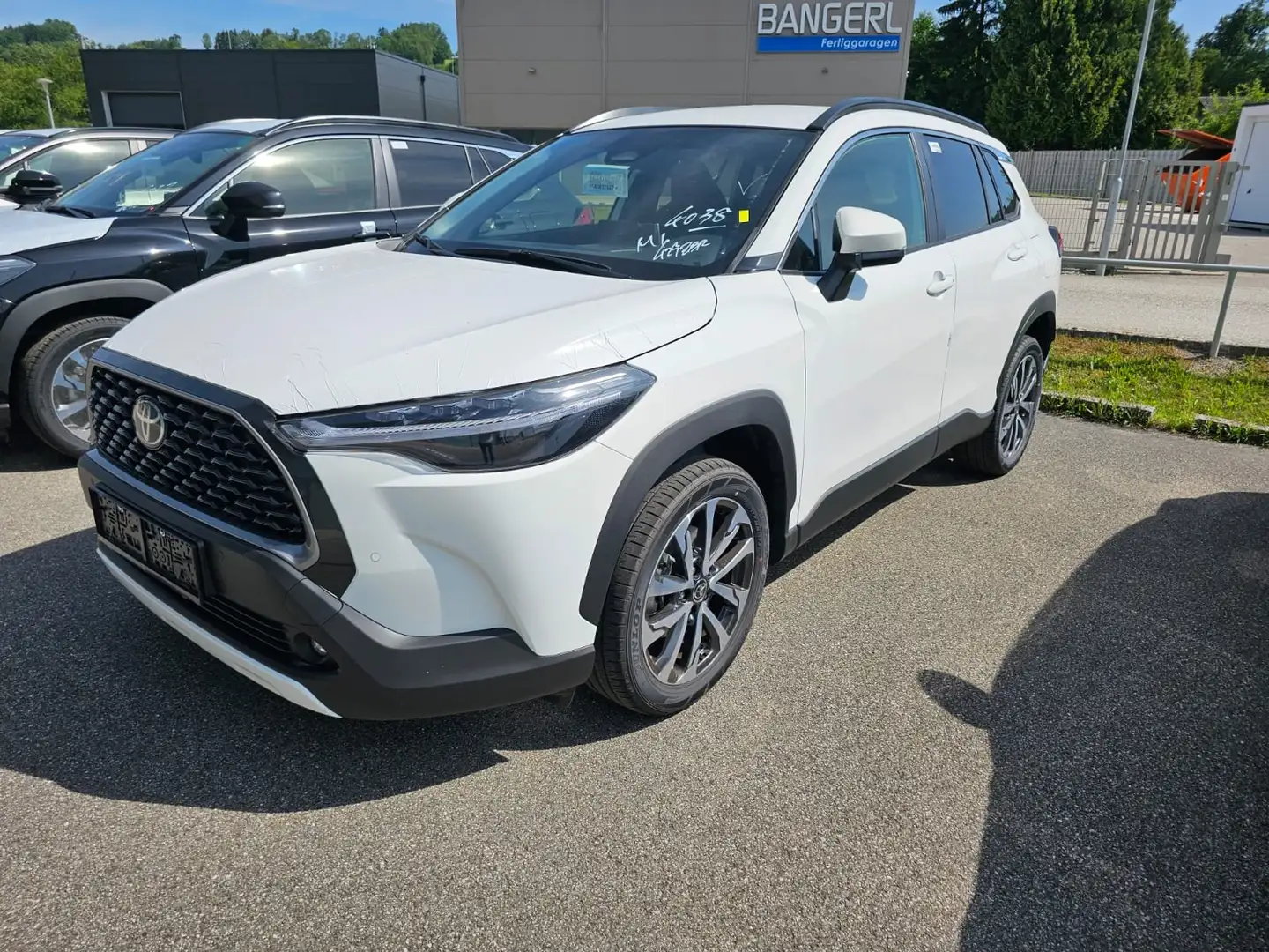 Toyota Corolla Cross 1,8 Hybrid Active Drive 2WD !!! PREISHIT !!! Weiß - 1