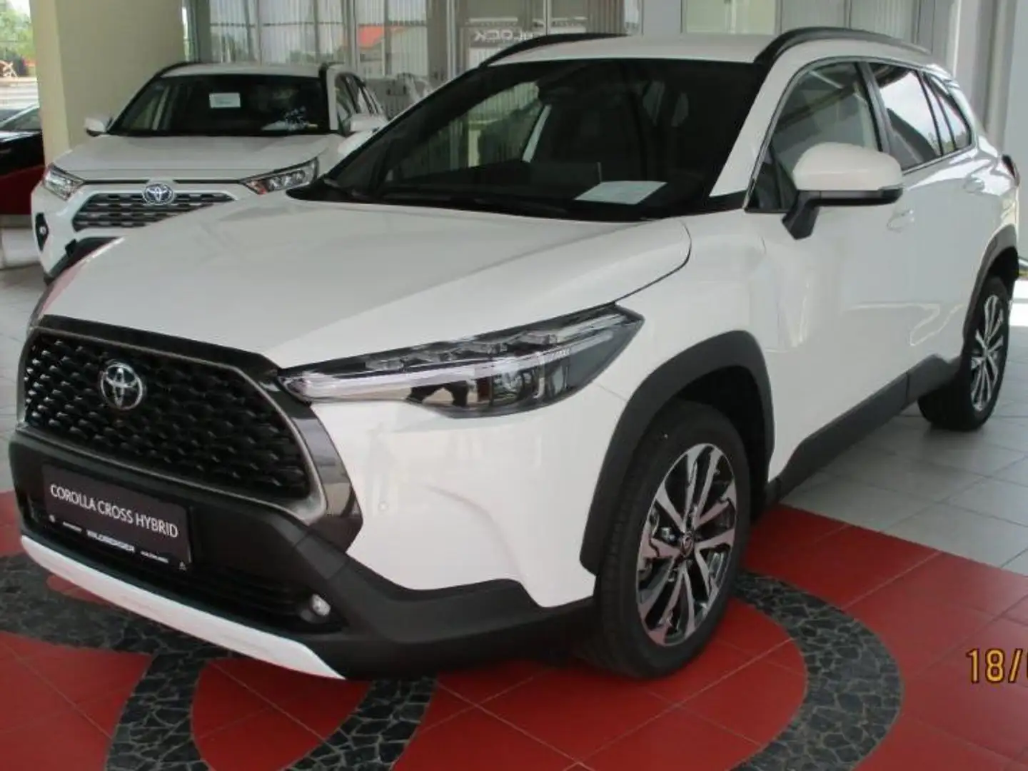 Toyota Corolla Cross 1,8 Hybrid Active Drive 2WD !!! PREISHIT !!! Weiß - 1