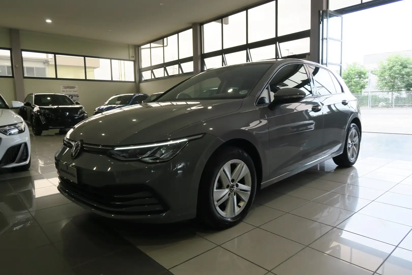 Volkswagen Golf Golf 1.0 E-tsi evo Life 110cv dsg Grijs - 1