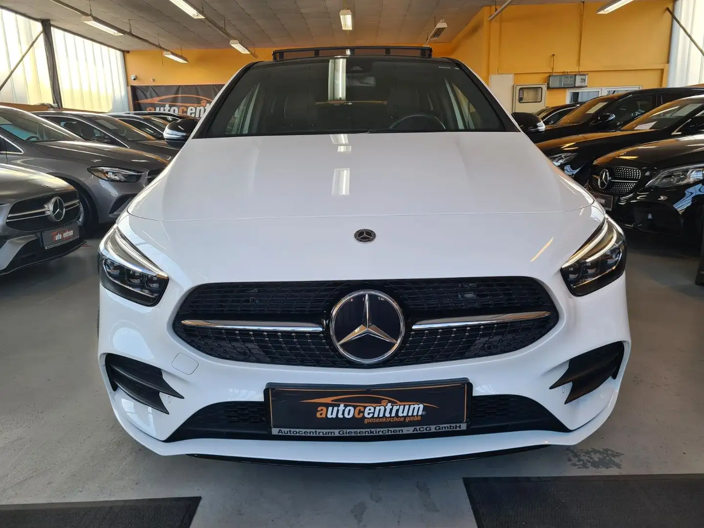 Mercedes-Benz B 180 AMG*Night*Pano*MBeam*MBUX+*Ambiente*RF-Kam Weiß - 2
