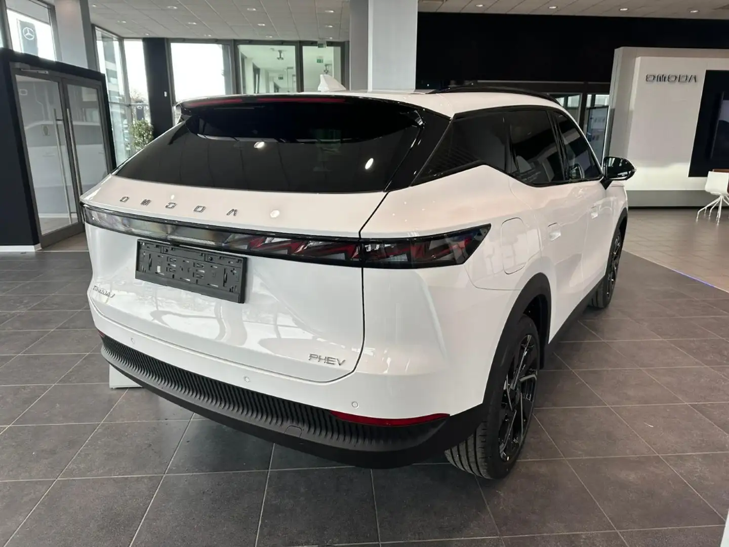 Omoda 5 PHEV 1.5TGDI DHT1 Premium Weiß - 2