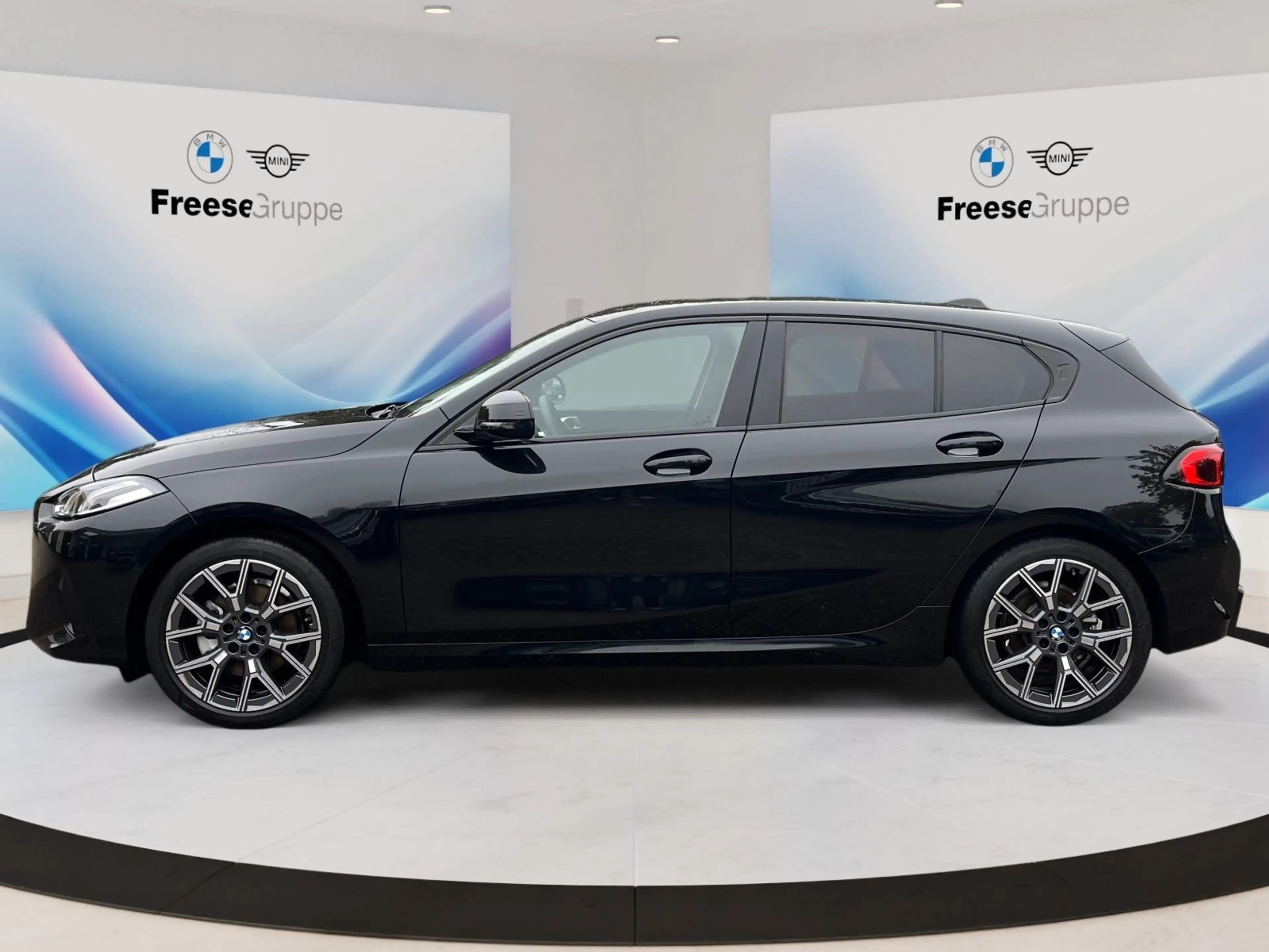BMW 120 AHK RFK LED SHZ TEMPOMAT DAB ABS ALU ESP ZV. — photo 3