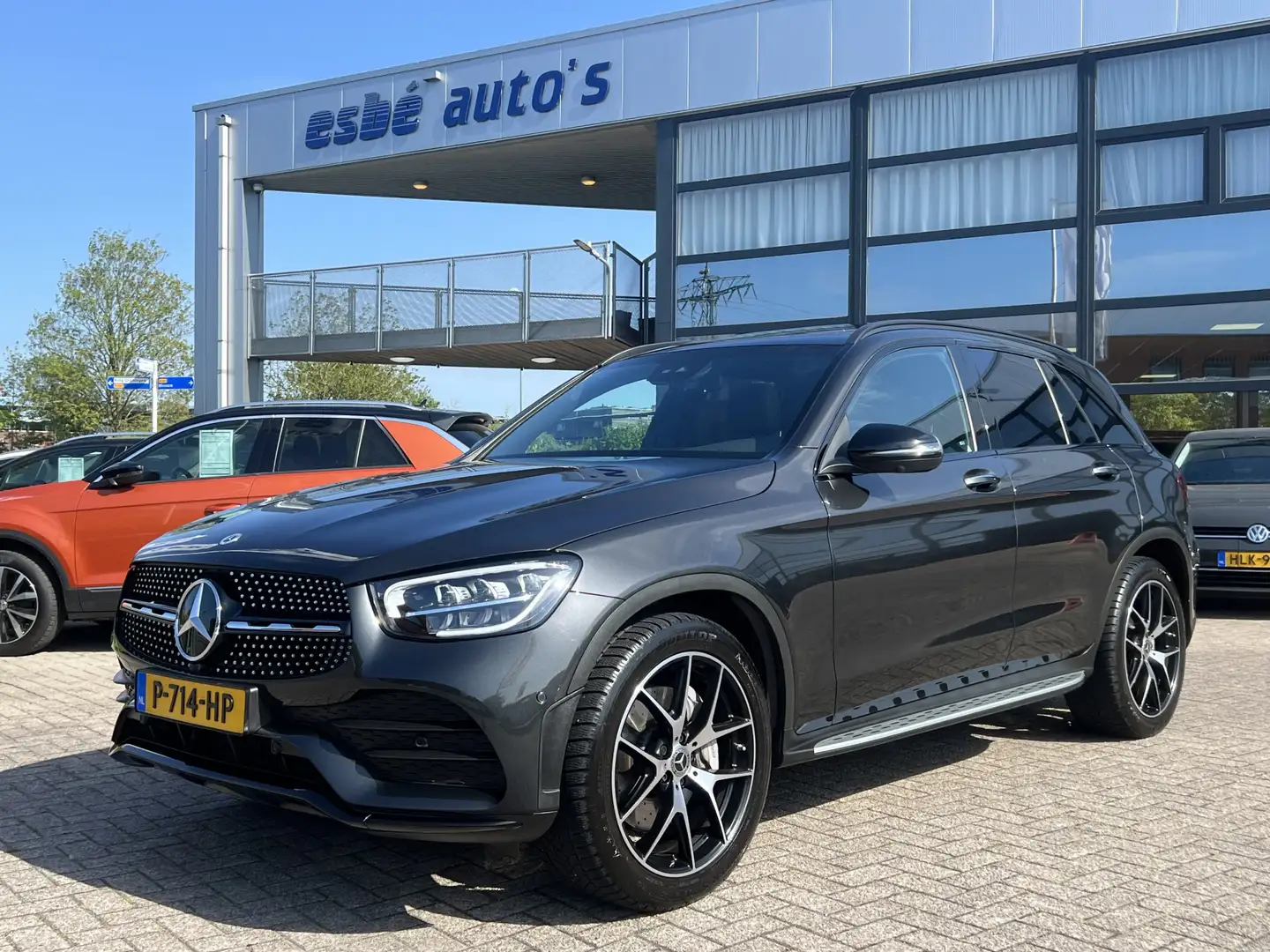 Mercedes-Benz GLC 200 4MATIC Premium Plus AMG Night Pakket Navigatie Tre Grijs - 1