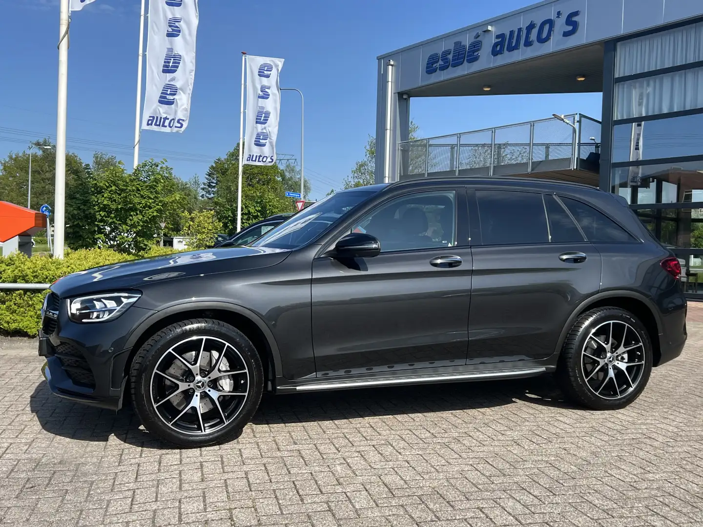 Mercedes-Benz GLC 200 4MATIC Premium Plus AMG Night Pakket Navigatie Tre Grijs - 2
