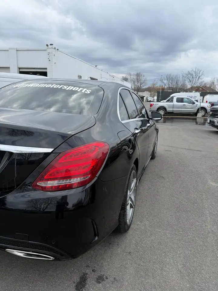 Mercedes-Benz C-Class снимка Mercedes-Benz C-Class
