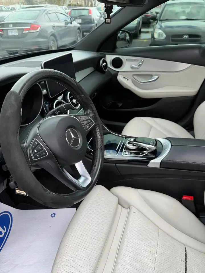 Mercedes-Benz C-Class снимка Mercedes-Benz C-Class