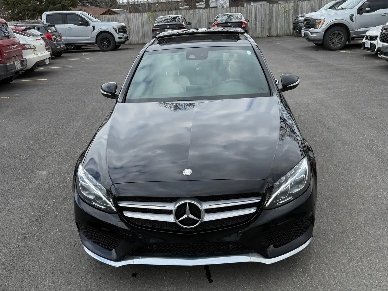 Mercedes-Benz C-Class снимка Mercedes-Benz C-Class
