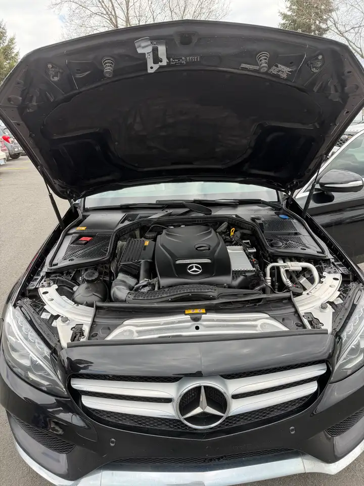 Mercedes-Benz C-Class снимка Mercedes-Benz C-Class